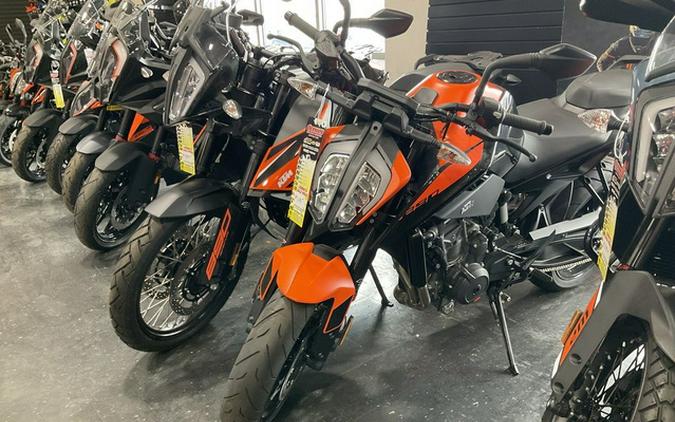 2022 KTM Duke 890