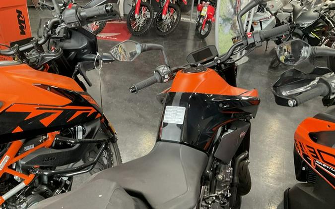 2022 KTM Duke 890