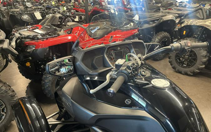 2017 Can-Am® Spyder® F3-T 6-Speed Manual (SM6)
