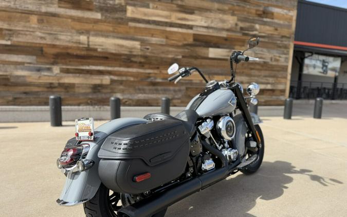 2026 Harley-Davidson® Heritage Classic Dark Billiard Gray Black Cast Wheels