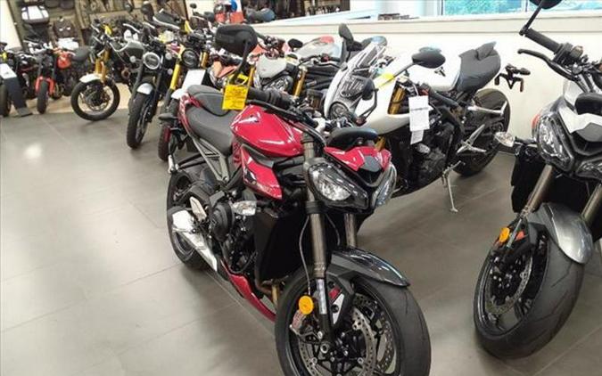 2024 Triumph Street Triple 765 Review: R and RS [16 Fast Facts]