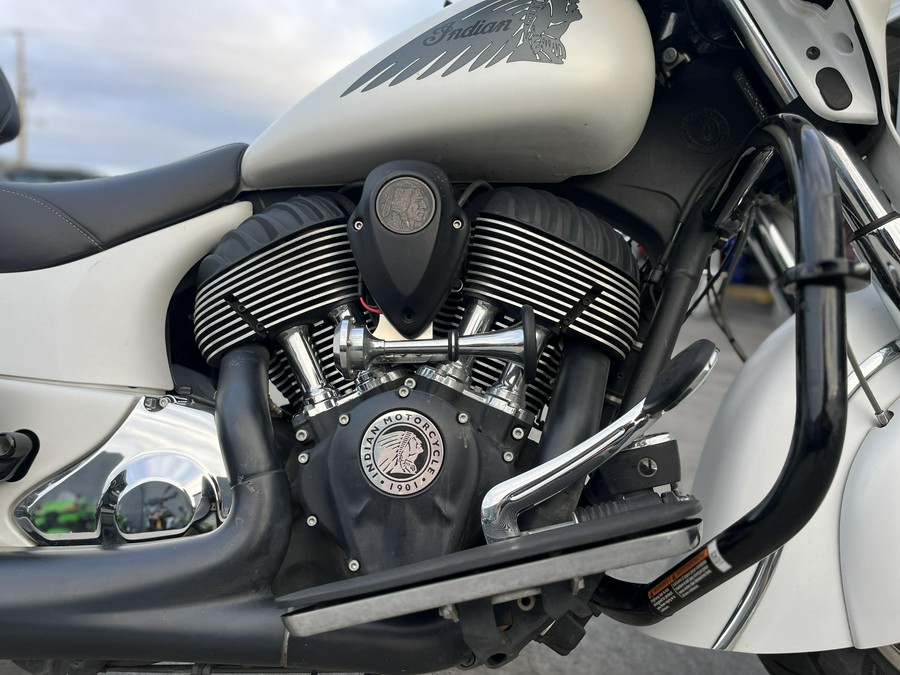 2017 Indian Motorcycle CHIEFTAIN PEARL WHITE SMOKE CAL Base