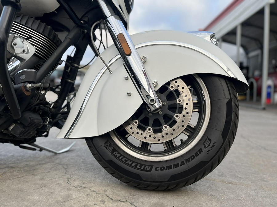 2017 Indian Motorcycle CHIEFTAIN PEARL WHITE SMOKE CAL Base