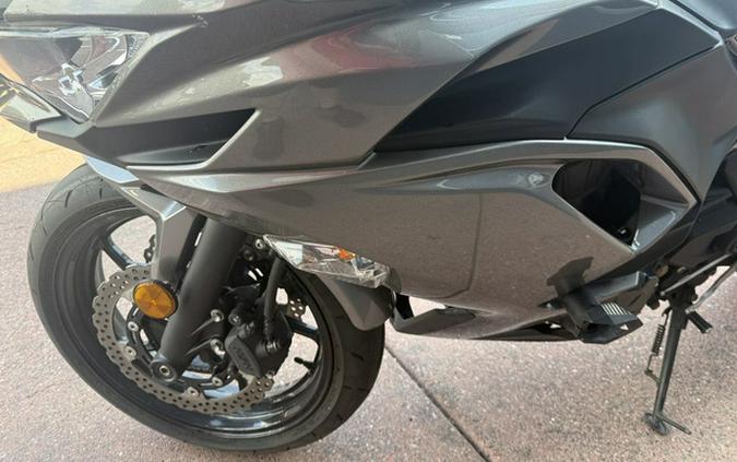 2021 Kawasaki Ninja 650 Metallic Graphite Gray/Metallic Spark Black Metallic Graphite GrayMetallic Spark B