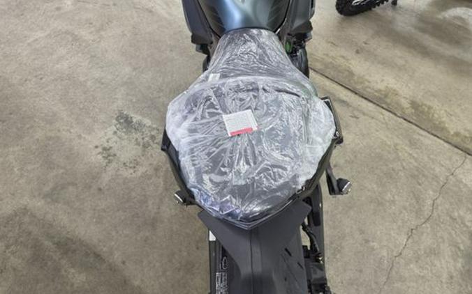 2025 Kawasaki NINJA 650 ABS METALLIC MATTE OLD SCHOOL GREEN/BLAC