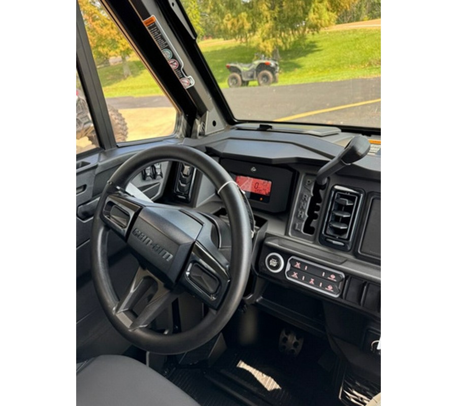 2026 Can-Am Defender MAX XT CAB HD11