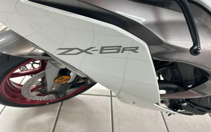 2025 Kawasaki NINJA ZX -6R ABS PEARL ROBOTIC WHITE/GRAPHITE GRAY