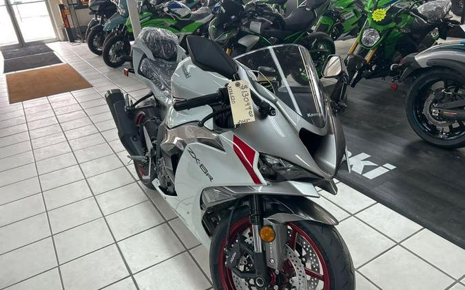 2025 Kawasaki NINJA ZX -6R ABS PEARL ROBOTIC WHITE/GRAPHITE GRAY