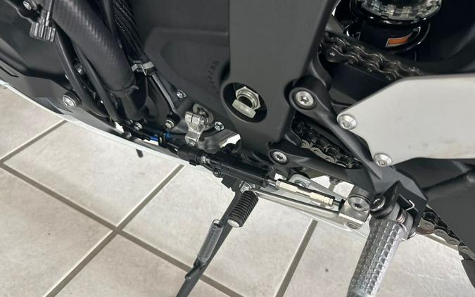 2025 Kawasaki NINJA ZX -6R ABS PEARL ROBOTIC WHITE/GRAPHITE GRAY