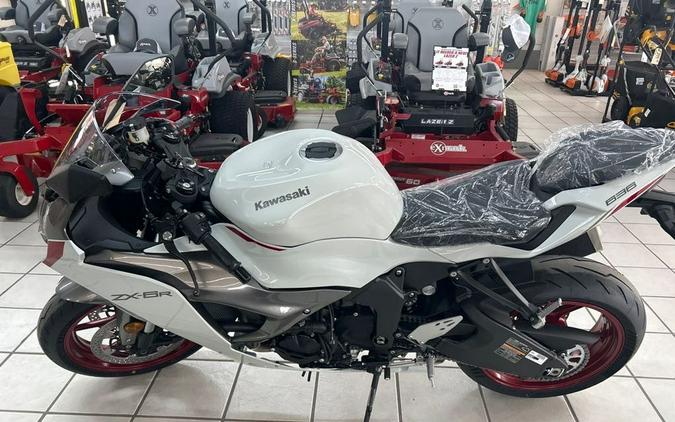 2025 Kawasaki NINJA ZX -6R ABS PEARL ROBOTIC WHITE/GRAPHITE GRAY