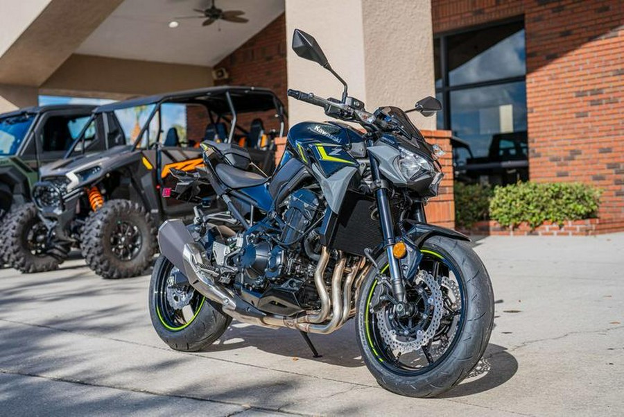 2024 Kawasaki Z900 ABS Metallic Spark Black/Metallic Matte Dark Gray