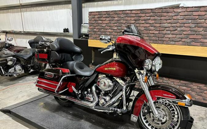 2010 Harley-Davidson® FLHTCU - Ultra Classic® Electra Glide