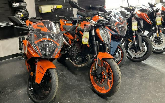 2022 KTM Duke 890 GP