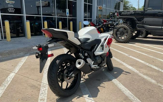 2026 Yamaha YZF-R3 70th Anniversary Edition R3