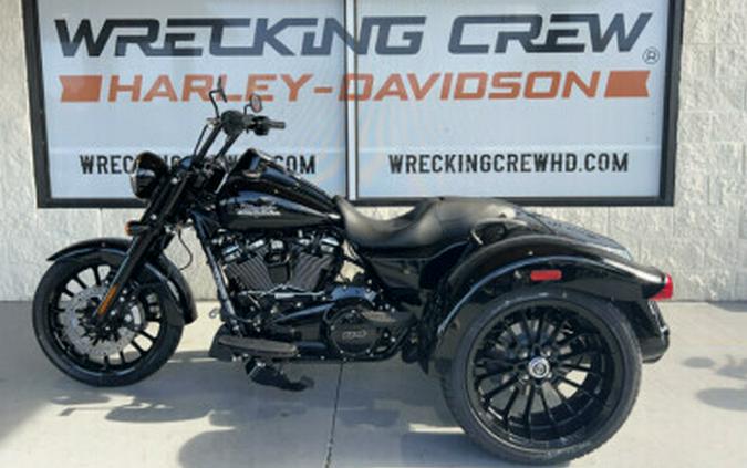 2023 Harley-Davidson Freewheeler BLACK W/ PINSTRIPE