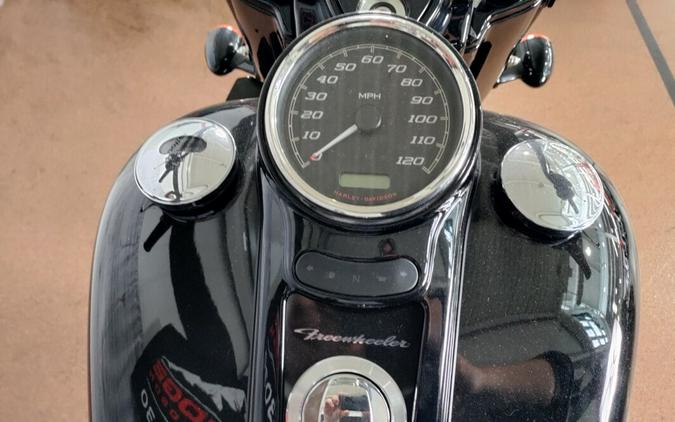 2023 Harley-Davidson Freewheeler BLACK W/ PINSTRIPE