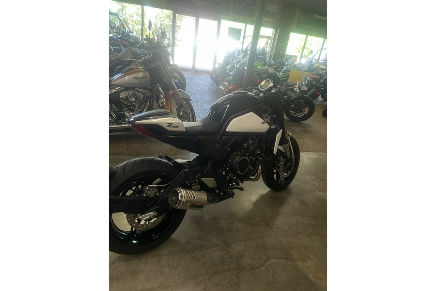 2024 CFMOTO 700cl-X Sport NEBULA WHITE