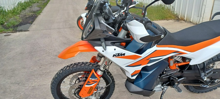 2024 KTM Adventure 890 R