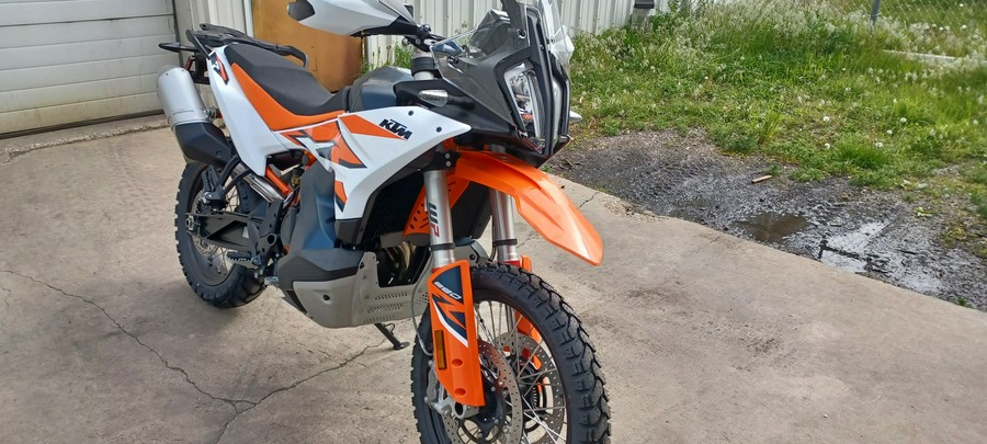 2024 KTM Adventure 890 R