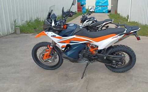 2024 KTM Adventure 890 R