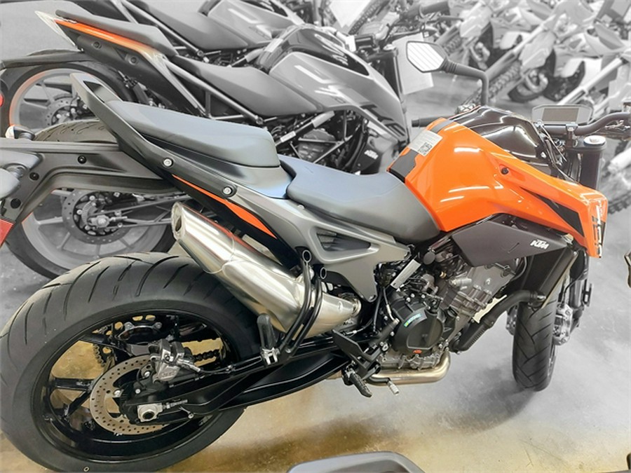 2024 KTM 790 Duke