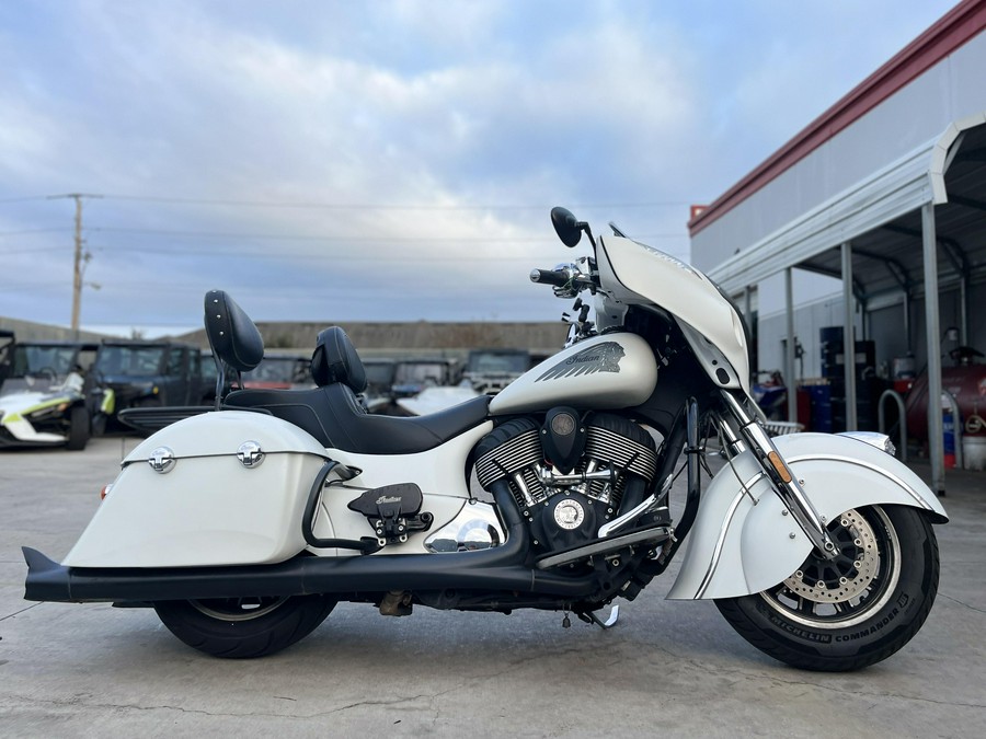 2017 Indian Motorcycle CHIEFTAIN PEARL WHITE SMOKE CAL Base