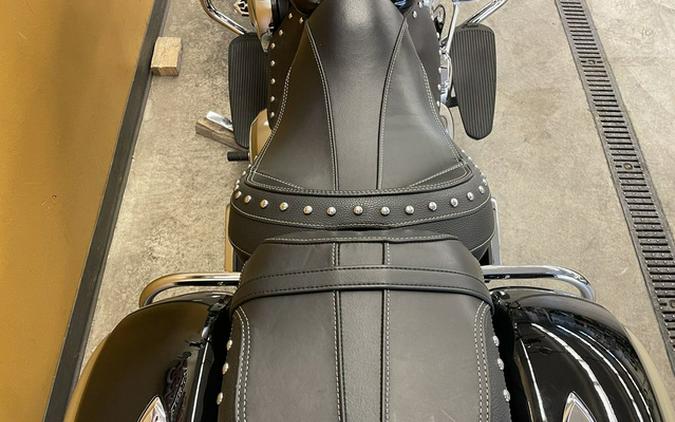 2022 Indian Springfield Black Metallic/Dirt Track Tan
