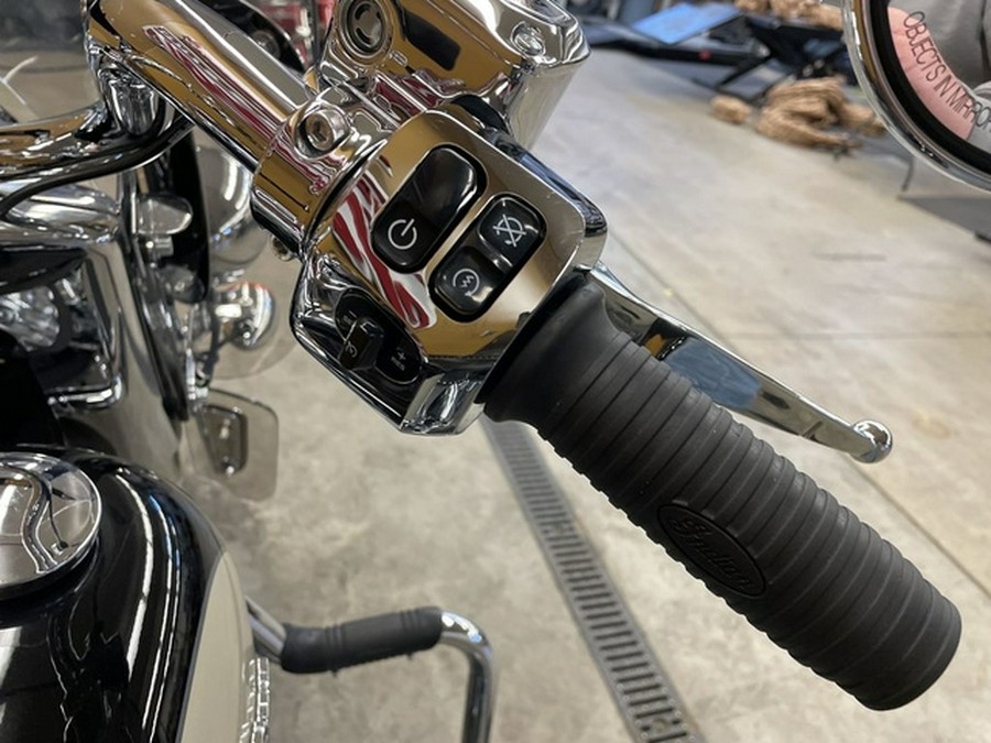 2022 Indian Springfield Black Metallic/Dirt Track Tan