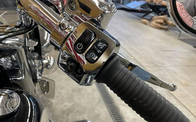 2022 Indian Springfield Black Metallic/Dirt Track Tan