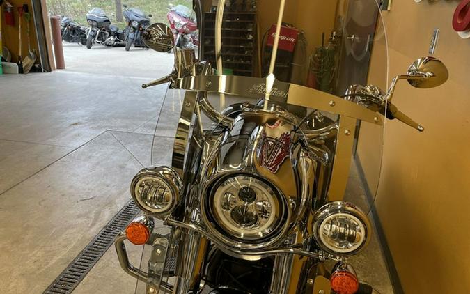 2022 Indian Springfield Black Metallic/Dirt Track Tan