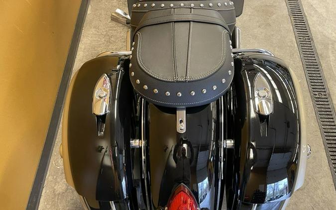 2022 Indian Springfield Black Metallic/Dirt Track Tan