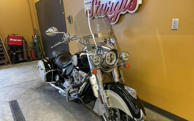 2022 Indian Springfield Black Metallic/Dirt Track Tan
