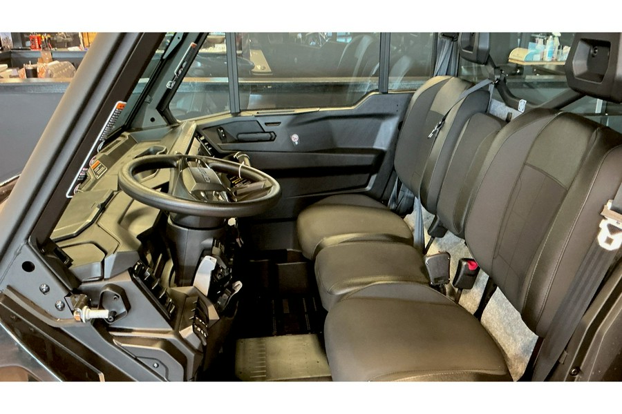 2026 Can-Am DEFENDER XT CAB HD11