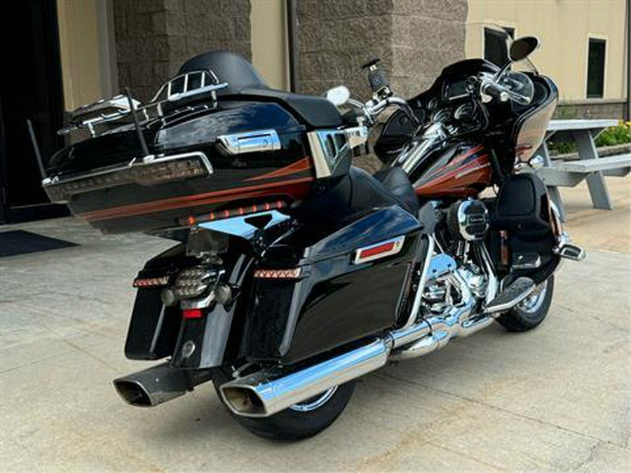 2015 Harley-Davidson CVO™ Road Glide® Ultra