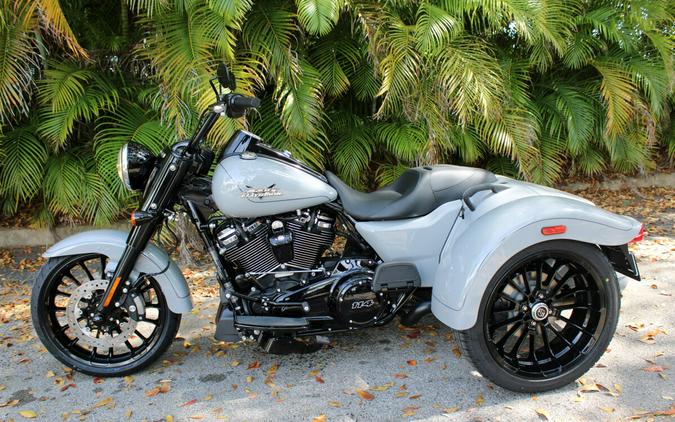 2024 FLRT Freewheeler - In Billiard Gray With Pinstripe