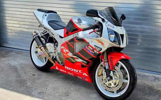 2004 Honda® RC51