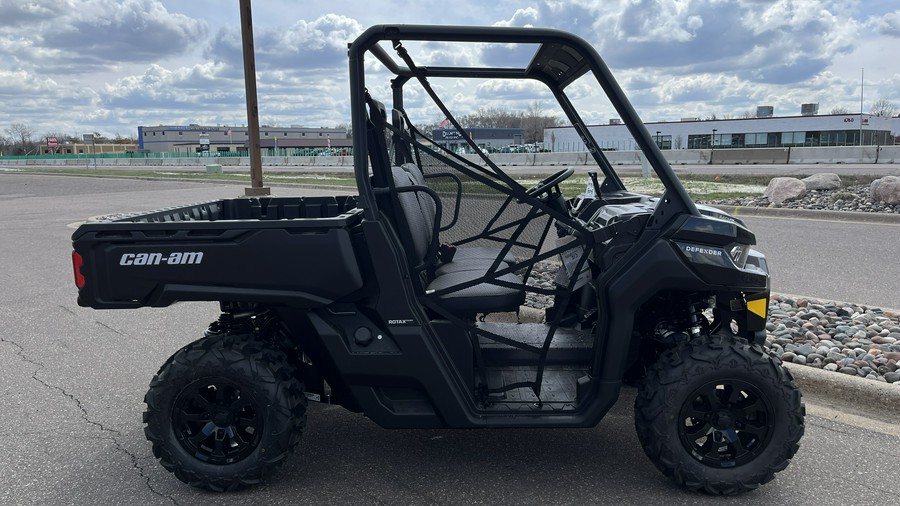 2024 Can-Am™ Defender DPS HD9