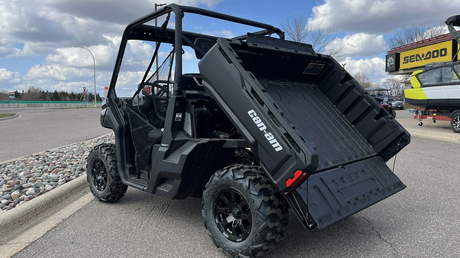 2024 Can-Am™ Defender DPS HD9