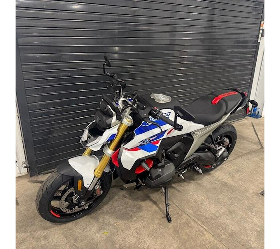 2026 BMW R 1300 R