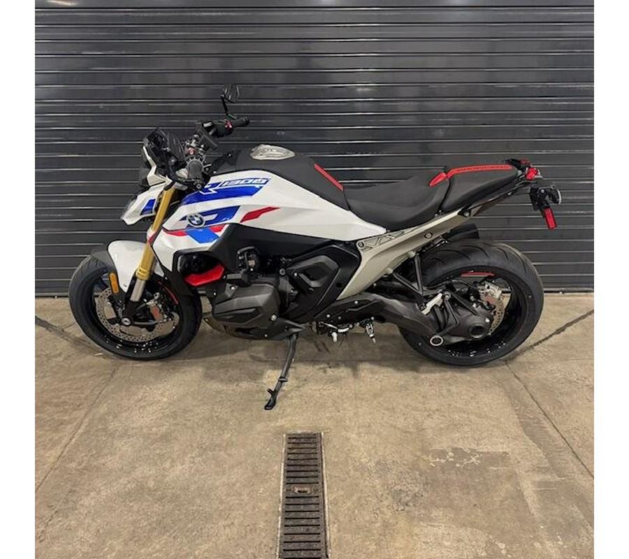 2026 BMW R 1300 R