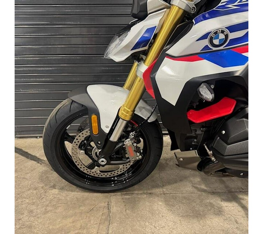 2026 BMW R 1300 R