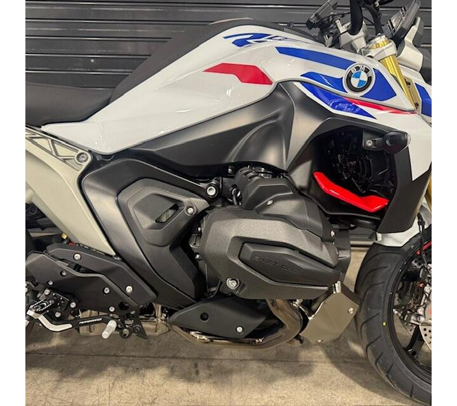 2026 BMW R 1300 R