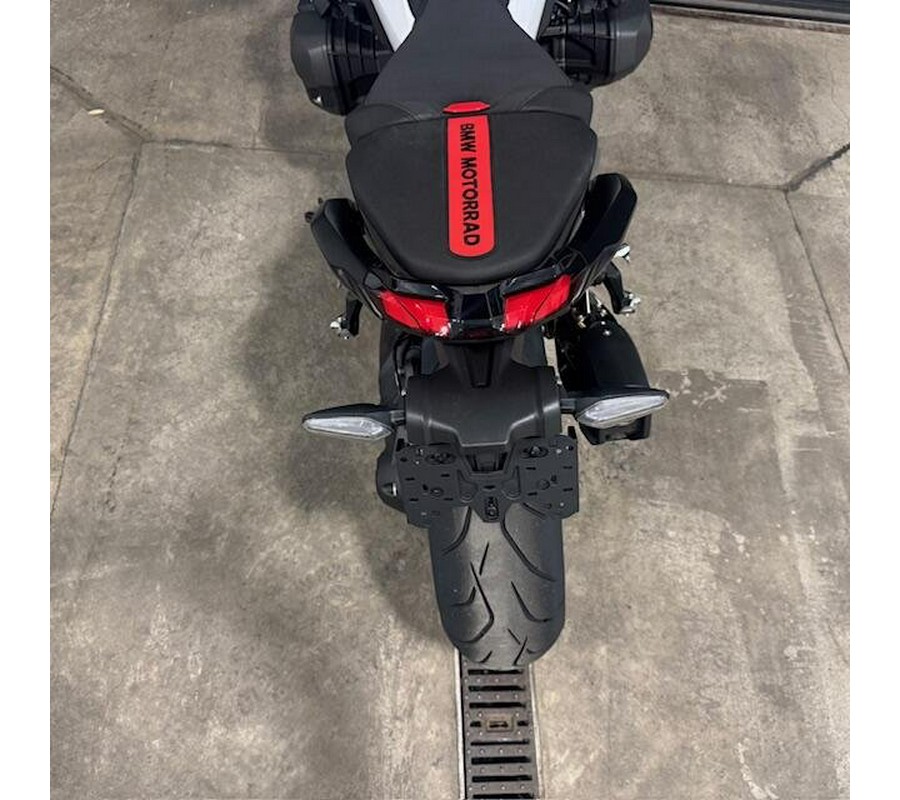 2026 BMW R 1300 R