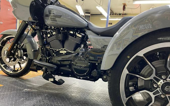 2026 Harley-Davidson® Road Glide 3 Dark Billiard Gray