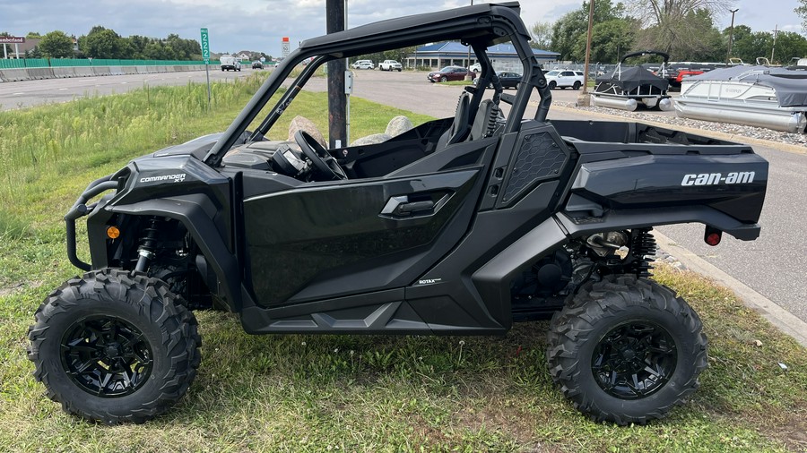 2024 Can-Am™ Commander XT 700