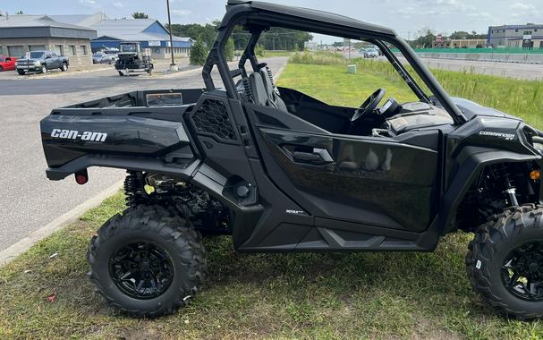 2024 Can-Am™ Commander XT 700