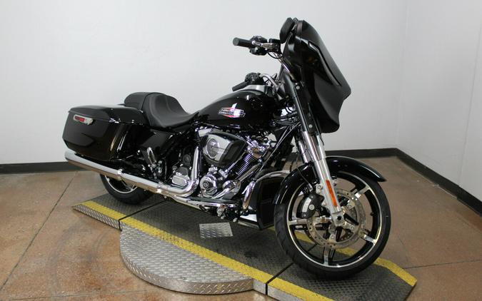 Harley-Davidson® Street Glide® 2026 FLHX 84671943 VIVID BLACK