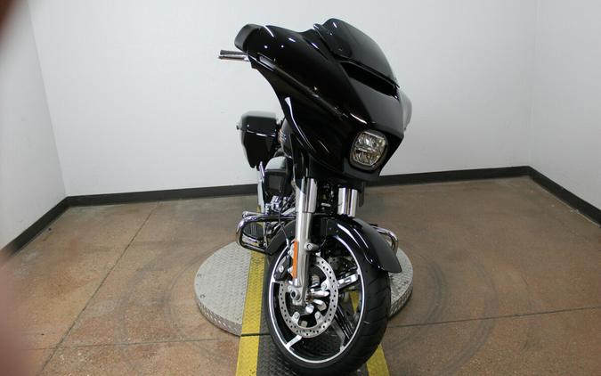 Harley-Davidson® Street Glide® 2026 FLHX 84671943 VIVID BLACK