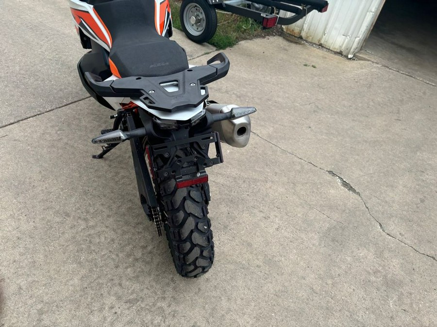 2024 KTM Adventure 890 R