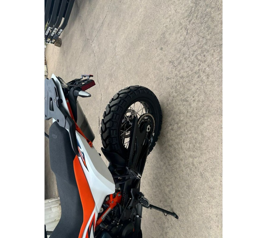 2024 KTM Adventure 890 R